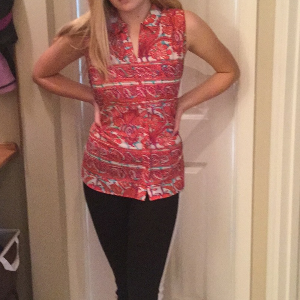 New! The limited print sleeveless blouse